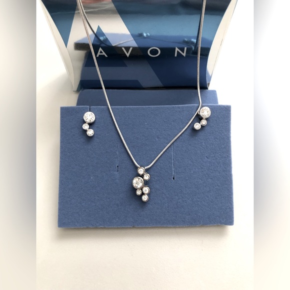 Avon Bezel Set Rhinestone Necklace & Earrings - Picture 6 of 6